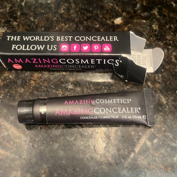 Amazing cosmetics jumbo concealer. In color fair - Picture 3 of 3
